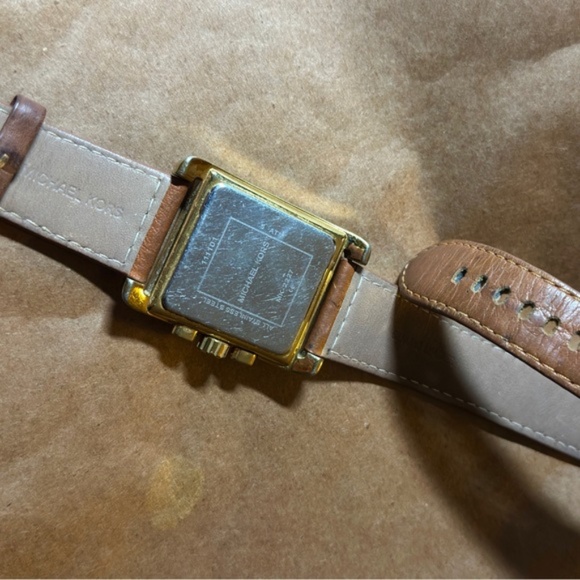 Michael Kors Women's Leather Wrap Watch - EUC - Authentic - Picture 6 of 6